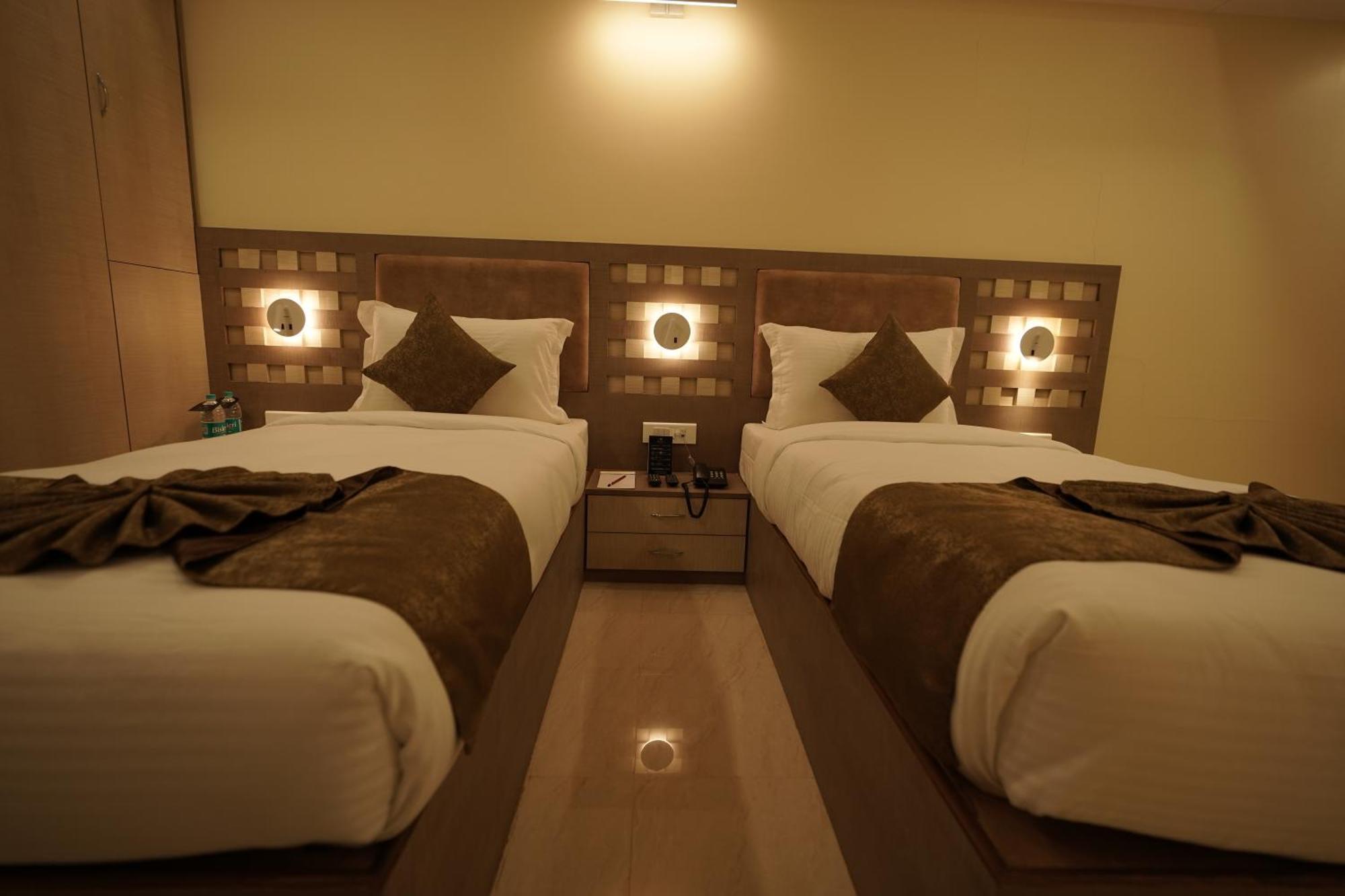 Hotel Bigwig 贾巴尔普尔 外观 照片